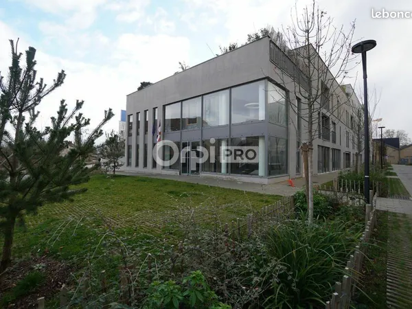Bureau 230 m²
