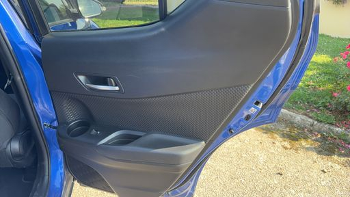 Toyota C-HR 1.8 VVT-i 122  Hybride 2WD CVT - Design – 2019 – 70409 km – Hybride essence – Boîte Automatique — photo 9