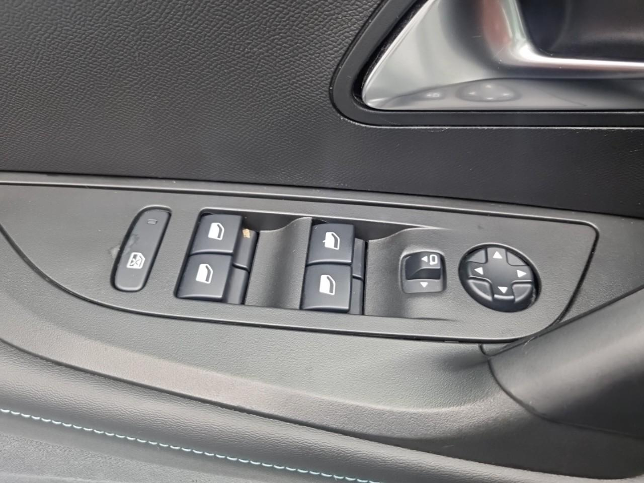 Peugeot 2008 bluehdi 110 s&s bvm6 allure — photo 24