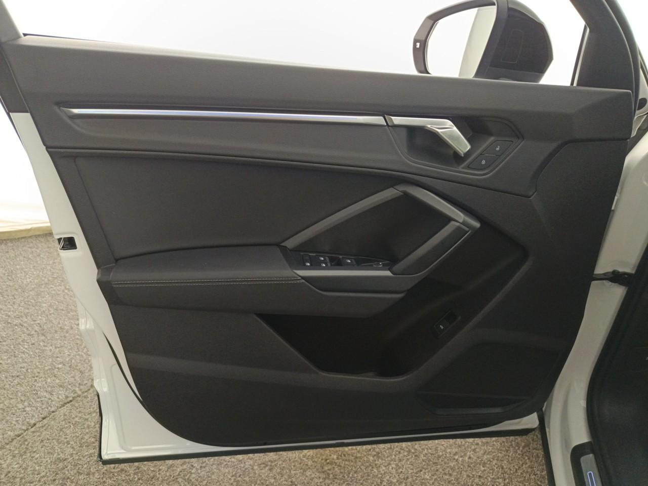 Audi Q3 sportback 35 tfsi 150 ch s tronic 7 s edition — photo 20
