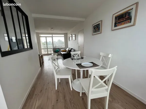 Très bel appartement T4 entièrement rénové tout confort meublé à Saint-Brieuc