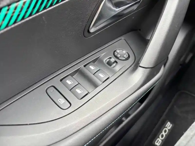 Peugeot 2008 puretech 130 s&amp;s eat8 — photo 60