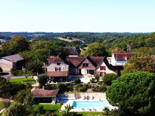 Maison 16 pièces 330 m²