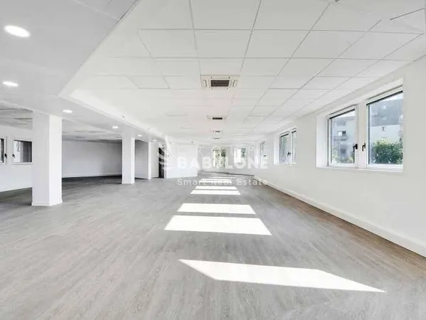 Bureaux 2 pièces 1038 m²