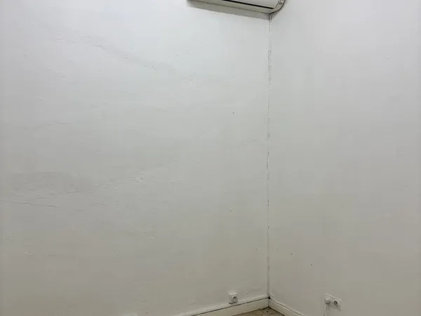 Local commercial de 5,81 m2 disponible à Pointe-à-Pitre !