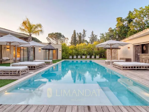 Villa 9 pièces 362 m²