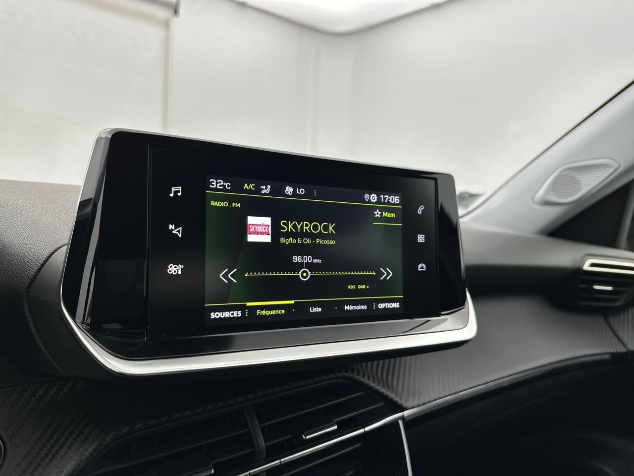 Peugeot 2008 puretech 130 s&s bvm6 allure pack — photo 22