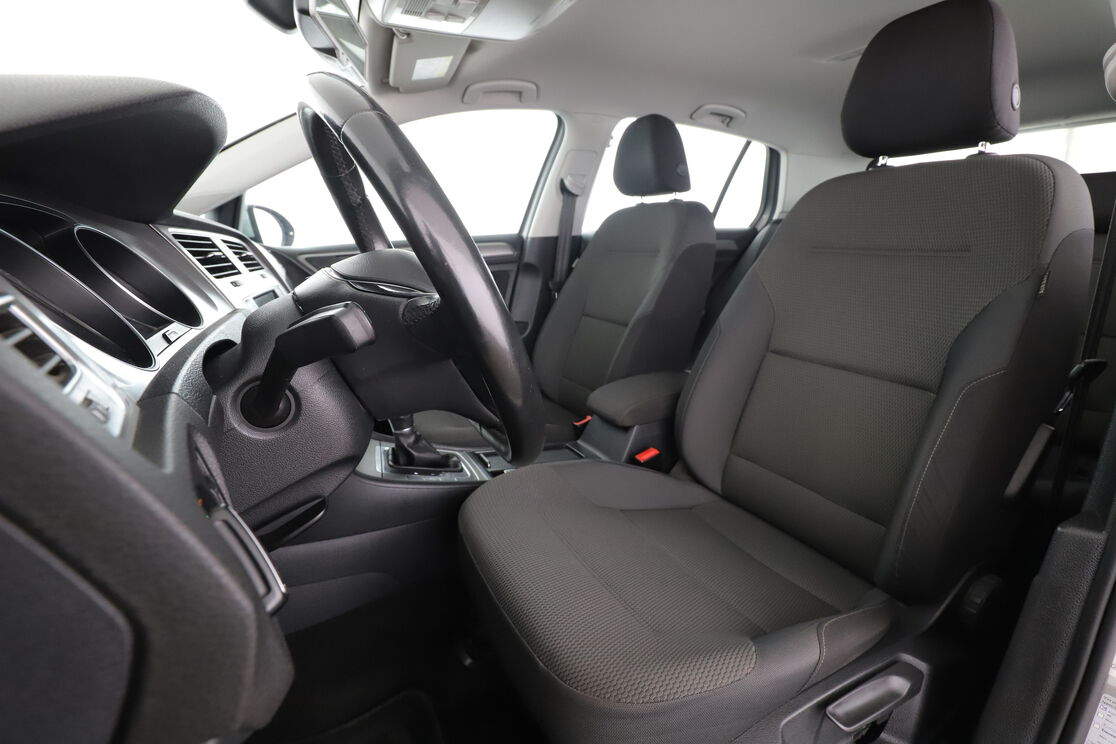 Volkswagen Golf VII 2.0 TDI BlueMotion Tech DSG6 — photo 9