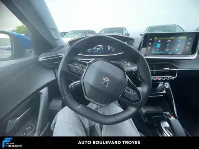 Peugeot 2008 e- 136ch allure pack — photo 9