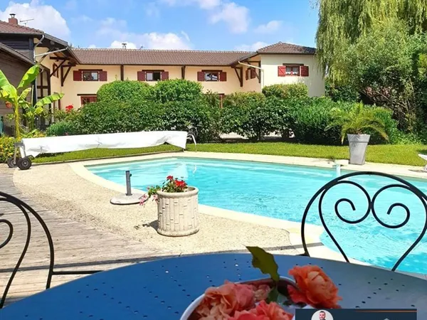 Propriété 9 pièces 239 m²