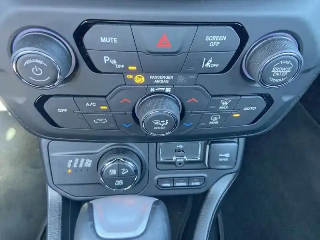 Jeep Renegade 1.3 turbo t4 190 ch phev bva6 4xe eawd limited — photo 22