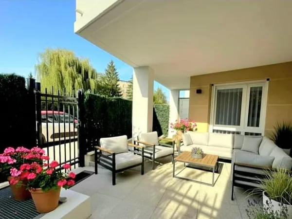 APPARTEMENT HAUT DE GAMME AVEC GRANDE TERRASSE PRIVEE