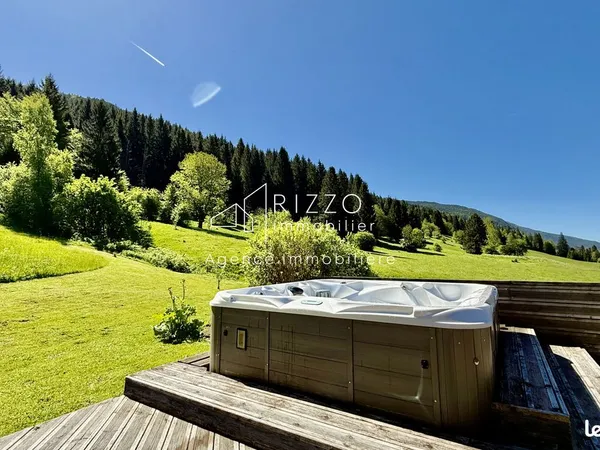 Propriété 8 pièces 303 m²