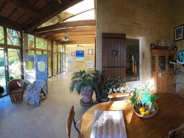 Maison traditionnelle sur 9560m2 de terrain
