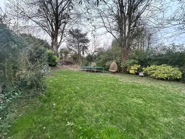 Terrain 619 m²