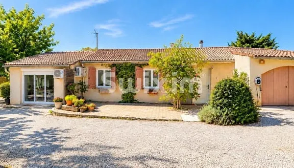 Villa de plain-pied avec studio indépendant, piscine