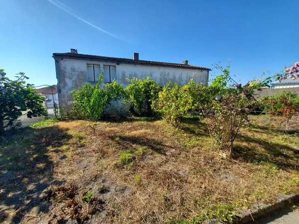 Maison 100 m2 + dépendances 17120 Semussac