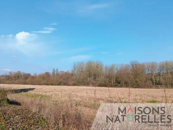 Terrain 900 m²