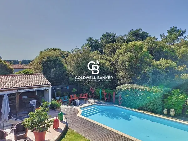 Vends villa - 230 m² - 7 pièces, 5 chambres - Les Sables-d'Olonne 85100