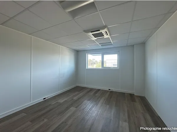 Local d'activité 161 m²