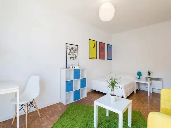 Colocation 23B Rancy-Chambre 1