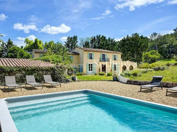 Maison 6 pièces 260 m²