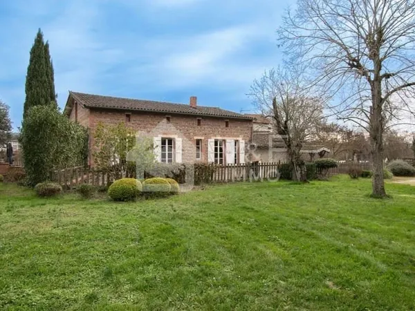 Maison 7 pièces 302 m²