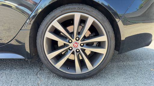 Jaguar XE 2.0 D - 180 CH AWD BVA8 - R-Sport – 2017 – 106953 km – Diesel – Boîte Automatique — photo 41
