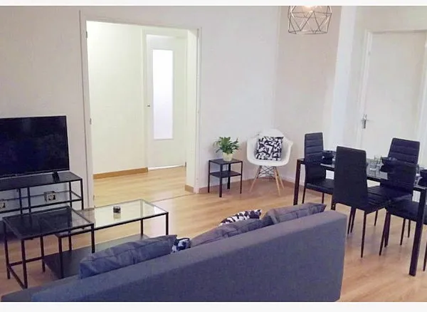 Proche RER C et RER D - à 11 minutes de Paris - Propose chambre en Colocation· 90m² avec parking