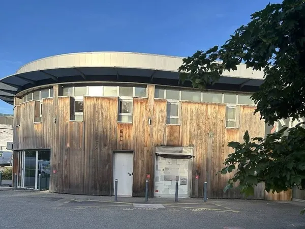 Local commercial 400 m²