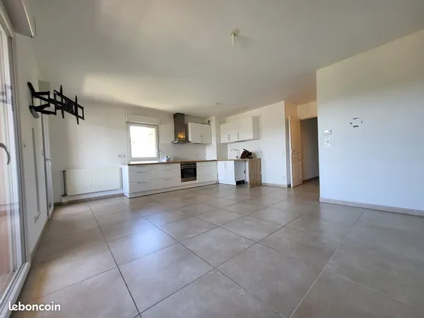 T4 récent de 70,69 m² avec terrasse, climatisation et 2 parkings - Marseille 13012