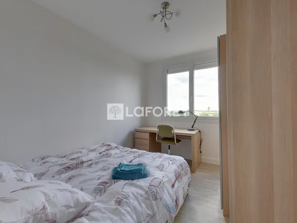 Chambre de service 1 pièce 74 m²