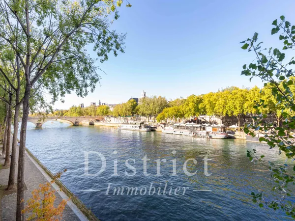 Ile Saint Louis : 2 pièces en étage élevé avec ascenseur