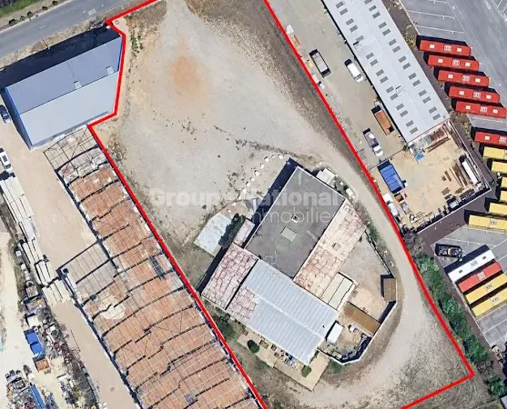 Local 835 m²