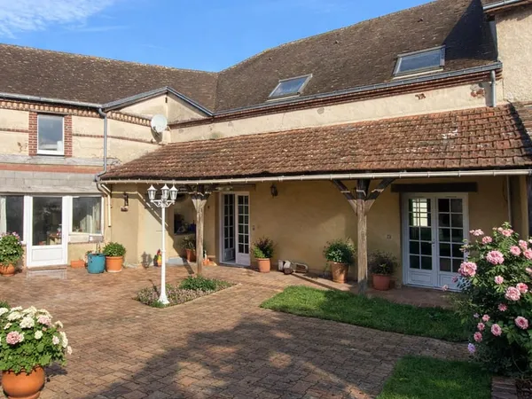 Maison 6 Pièces en centre ville avec garage et jardin