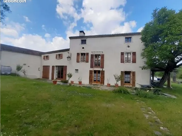 Maison quercynoise de caractère 256 m² - Terrain de 2,23 ha