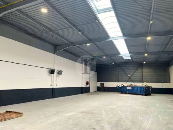 Local d'activité 1792 m²