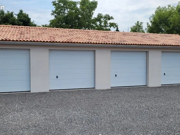 Loue garage à la Saulce