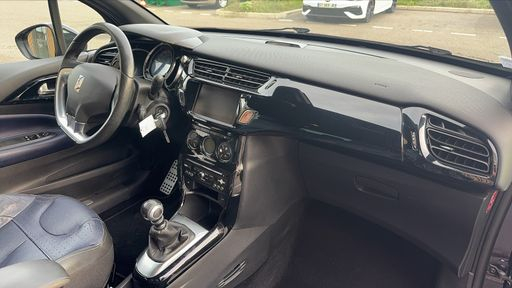 Citroen DS3 1.6 BlueHDi 120 - Sport Chic – 2015 – 125399 km – Diesel – Boîte Manuelle — photo 17