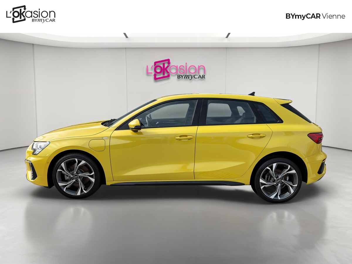 Audi A3 Sportback 40 TFSIe 204 S tronic 6 — photo 2