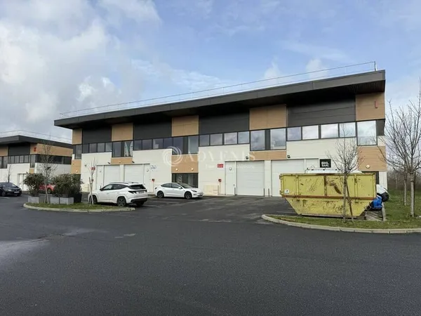 Local d'activité 837 m²