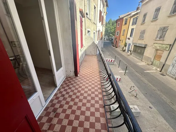 PIGNANS Spacieux appartement de 95 m2 avec balcon