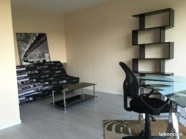 Loue très beau studio meublé étudiant COMPIÈGNE