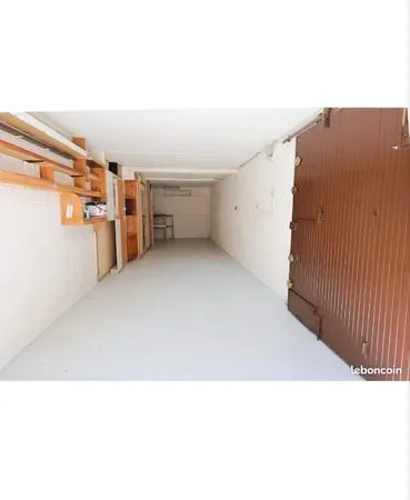Location a l annee garage ou box 26 m2