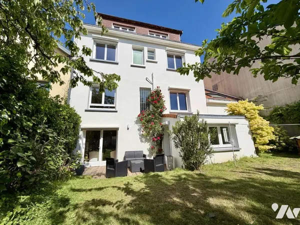 Maison 9 pièces 202 m²