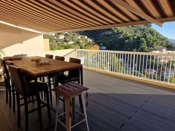 Rare Appartement 26 m² + terrasse de 25 m2 - Vue panoramique mer & Monaco - Garage fermé