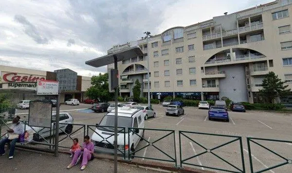 Local commercial 140 m²