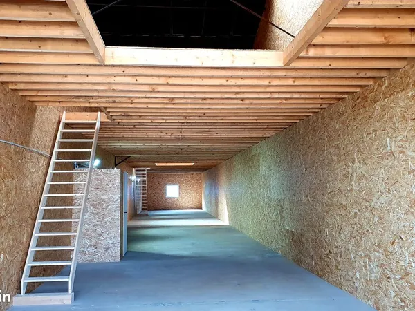 340m² À LOUER - Local Atelier/Entrepôt/Stockage - Longvic (21) 1000 / mois