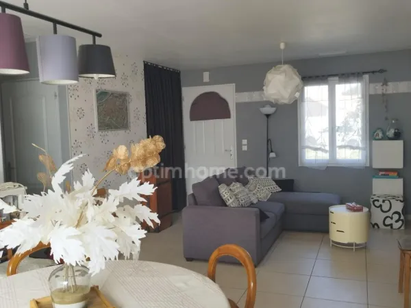 Charente, Châteauneuf, à Birac, maison plain-pied 93 m², 4 chambres, terrain de 1360 m²
