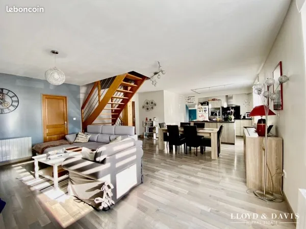 Maison 7 pièces 210 m²